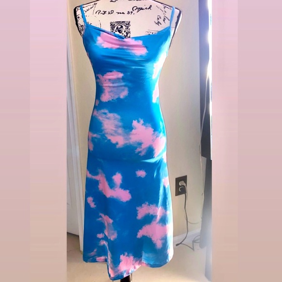 Cute flowing haltered midi dress - Picture 2 of 2